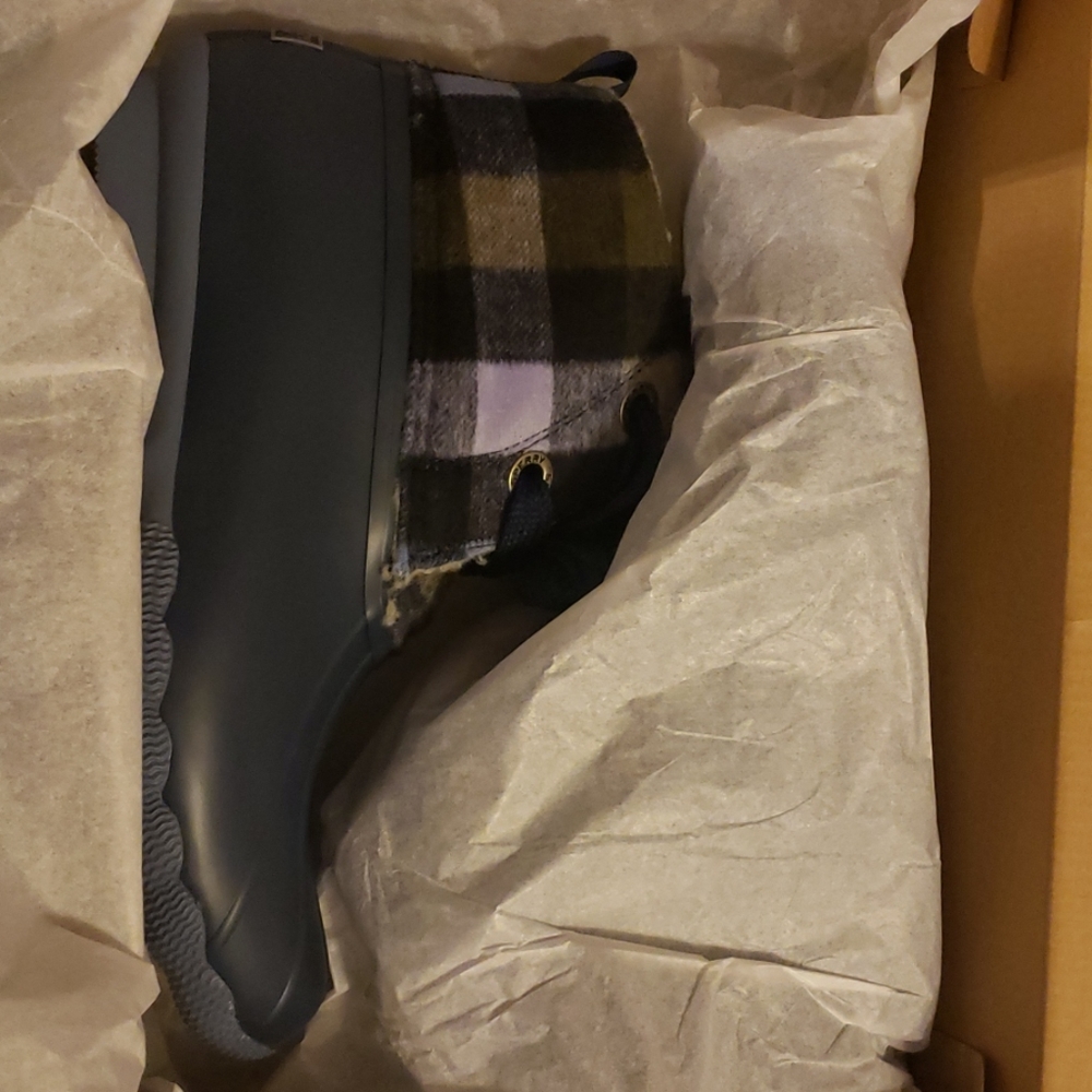 Sorry top sider boots, blue. Size 9